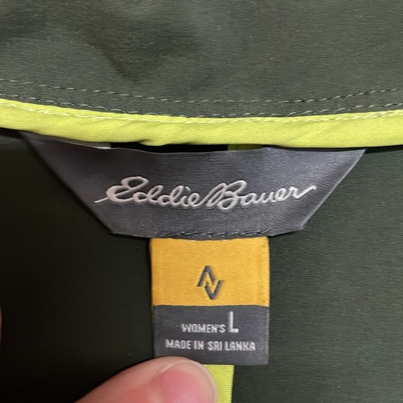 Eddie Bauer size Large Lightweight Olive Green Jacket with Zip Up Pockets - Picture 2 of 8